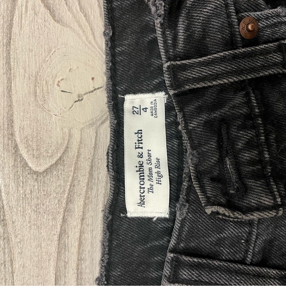 Abercrombie The Mom short high rise size 27 Curve Love black - Picture 2 of 4